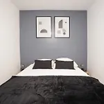 Spacious Family Duplex Apartment - Eiffel Tower